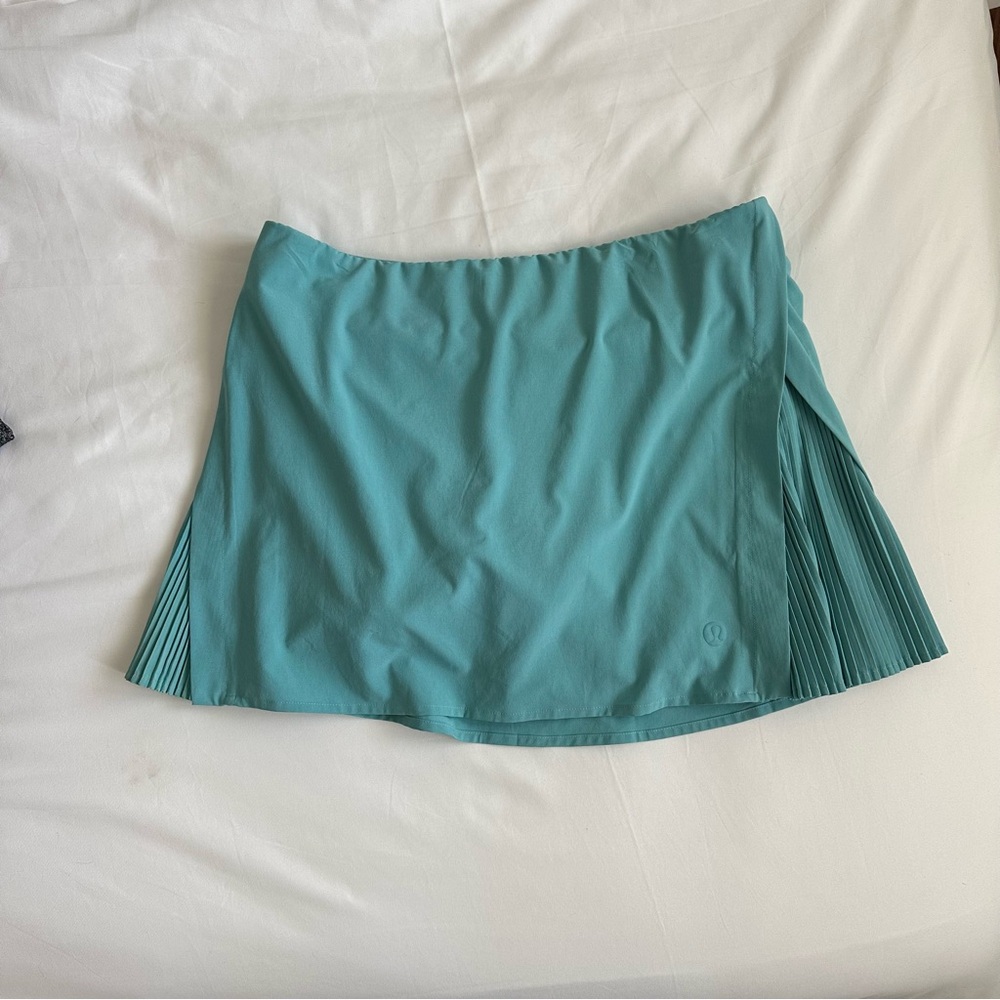 Lululemon Court Crush Pleated Skirt – Size 10 – Tropical Teal